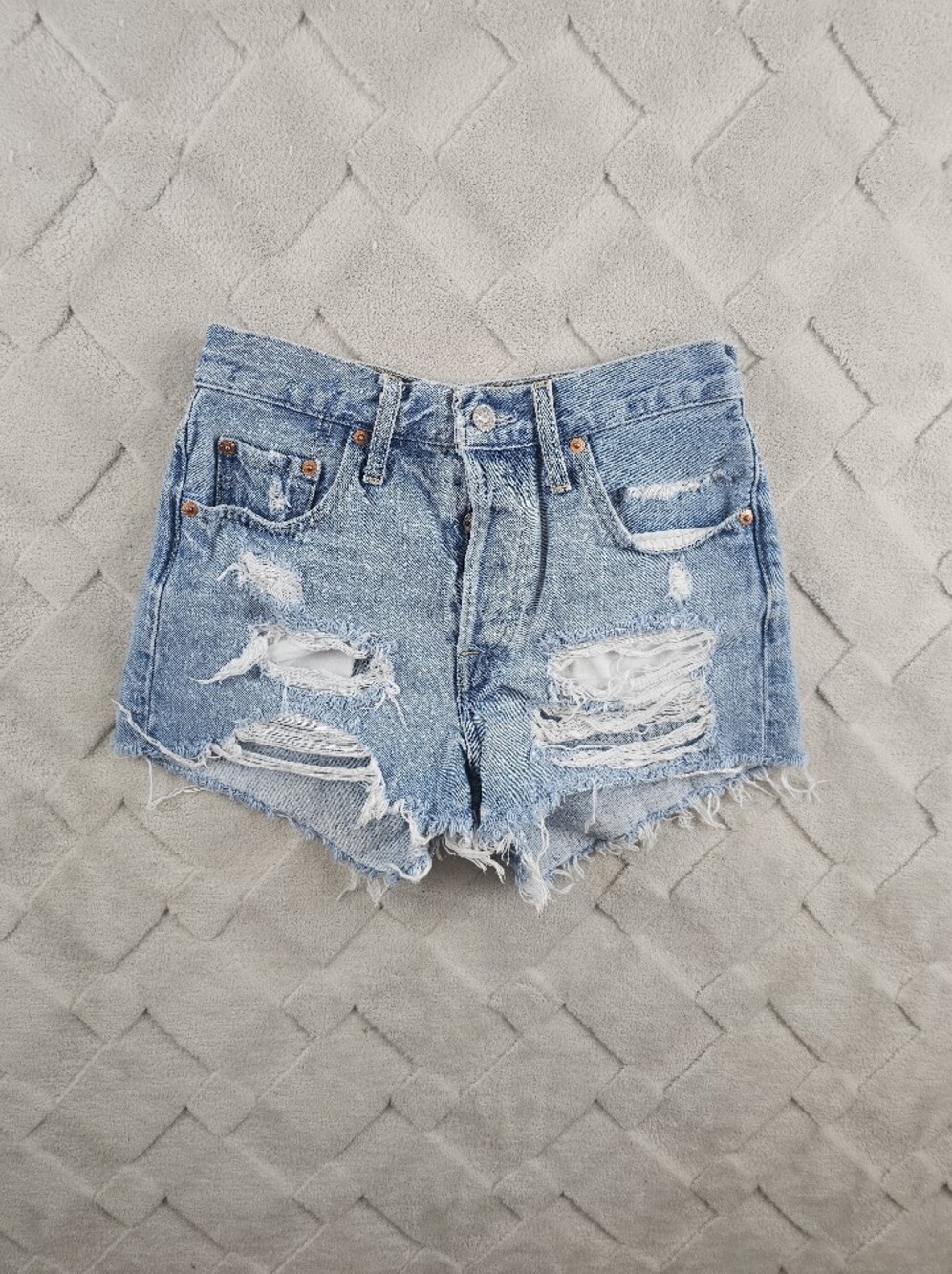 Levi's 501 Cutoff Distressed Light Blue Denim Shorts Womens 25